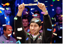 Jonathan Duhamel - Lifting the WSOP Bracelet